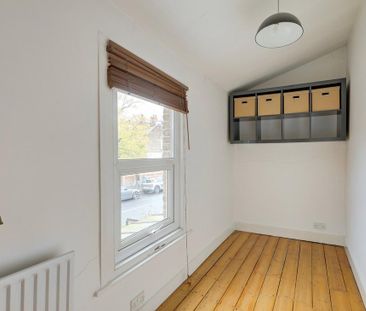 3 bedroom end of terrace house to rent - Photo 4