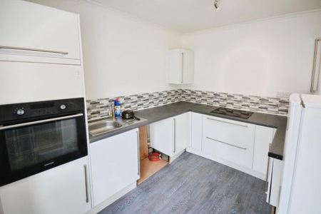 2 bedroom terraced house to rent - Photo 4