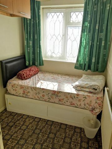 3 bedroom semi-detached house to rent - Photo 4