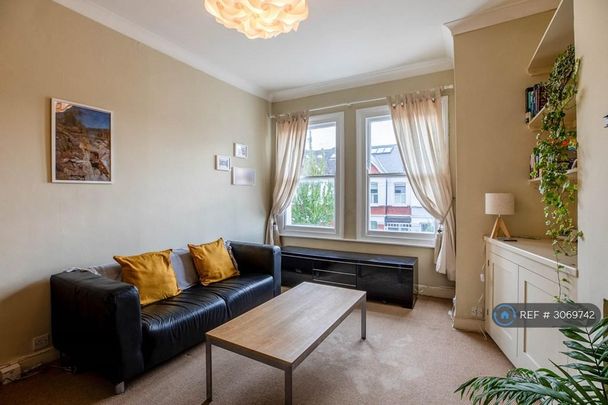 2 bedroom flat to rent - Photo 1
