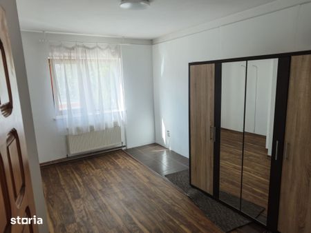 CASĂ SPAȚIOASĂ DE INCHIRIAT – EXERCIȚIU | IDEALĂ PENTRU AFACERE - Fotografie 4