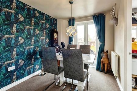 3 Bed Terraced House, Leonard Street, NG6 - Photo 5