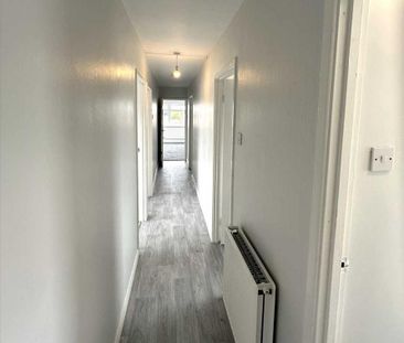3 bedroom apartment to rent - Photo 3