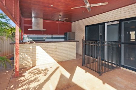 BEST OF THE BEST - Pretty Pool Manor with so Many Extras - Photo 2