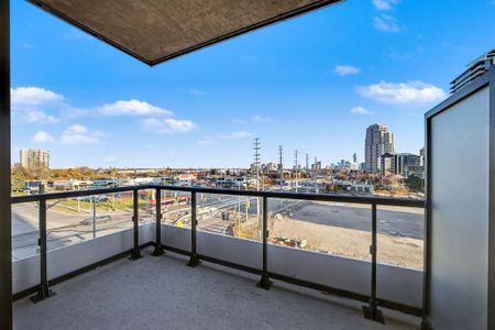 For Lease - 15 Watergarden Drive Unit# 402, Mississauga, Ontario - Photo 2