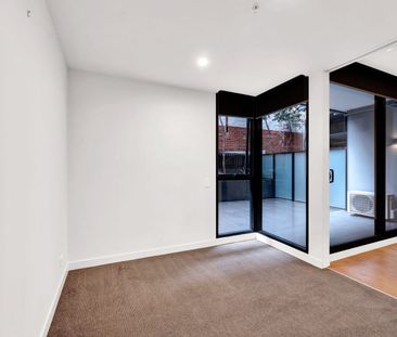 Large modern two bedroom apartment in the heart of Armadale - Photo 2
