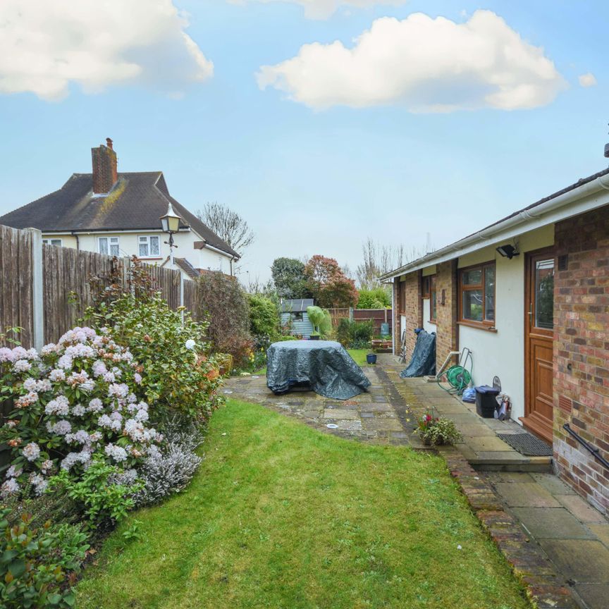 Lewis Close, ., Shenfield - Photo 1