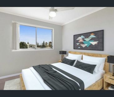 Spacious & Stylish Townhouse Opposite Brightwater Lake - Photo 2