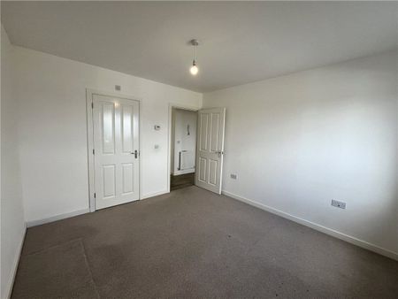 Modern two bedroom/two bathroom ground floor apartment with open plan kitchen/living area. - Photo 4
