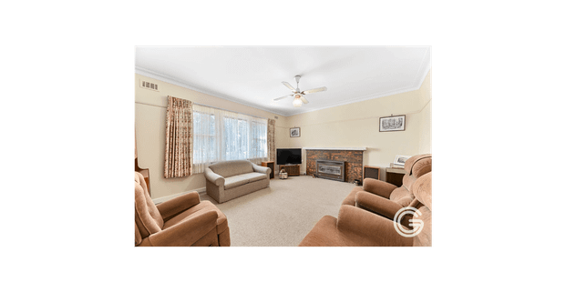 Beautifully Presented Family Home in the Heart of Beaconsfield - Photo 1