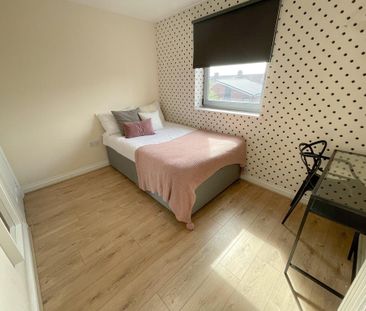 4 bedroom terraced house to rent - Photo 6