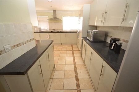 6 bedroom end of terrace house to rent - Photo 5