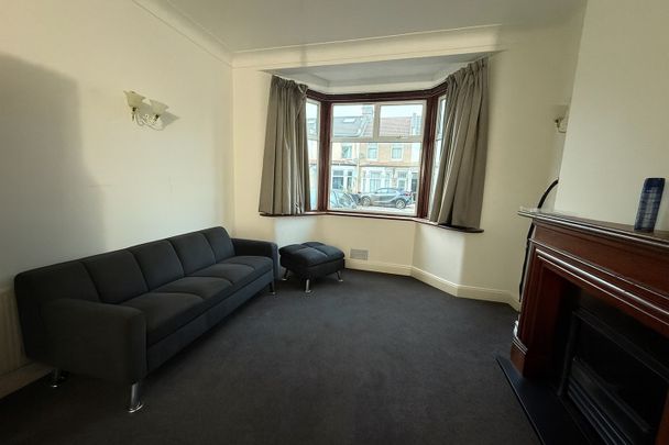 3 Bed Terraced House, Meads Lane, IG3 - Photo 1