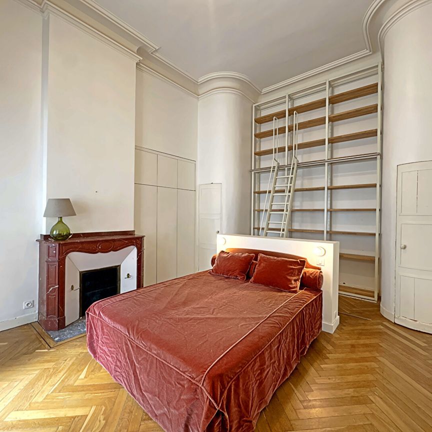 TOULOUSE - Saint-Etienne TOULOUSE - Spacieux T3 de 125.30 m² avec balcon et ascenseur, - Photo 1
