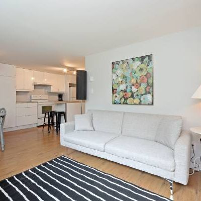 Bright 2bdrm suite - Cook St Village - Photo 1