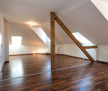 Einzigartige Dachwohnung mit Loftcharakter - Photo 2