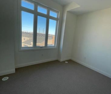 Condo Townhouse For Lease | E9039046 - Photo 1