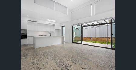 Spacious Modern Townhouse - Photo 4