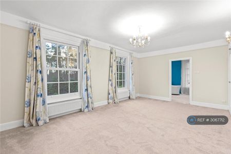 4 bedroom detached house to rent - Photo 2