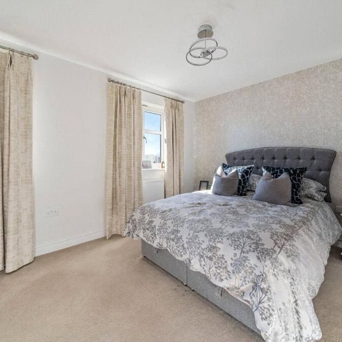 4 bedroom semi-detached house to rent - Photo 1