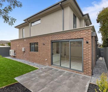 Large Modern Townhome - Photo 5