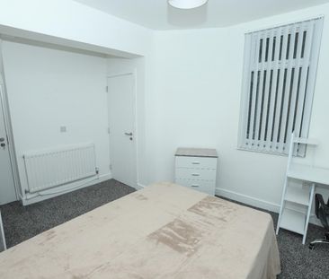 4 bedroom House To Let - Photo 5