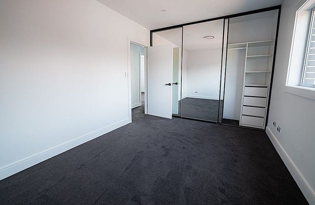 Luxurious Four-Bedroom Family Home - Photo 1