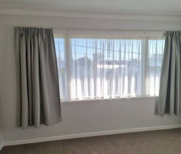 Large Family Home - Photo 4