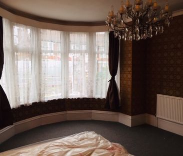 5 Bed Semi-Detached House, Berkshire Gardens, N13 - Photo 5