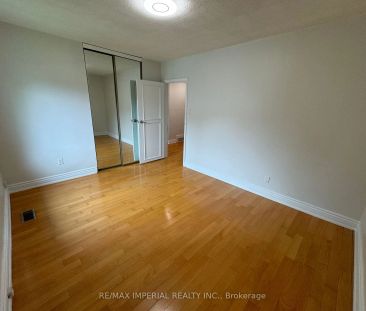 Detached Home For Lease | N9250381 - Photo 2