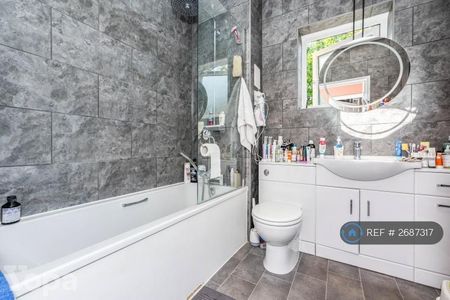 3 bedroom detached house to rent - Photo 3