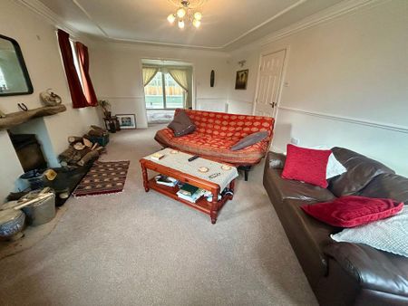 5 bedroom detached house to rent - Photo 2