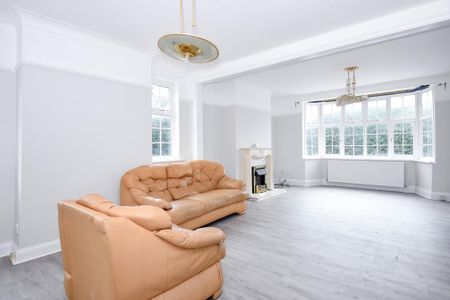 5 bedroom detached house to rent - Photo 2