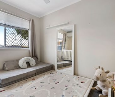 Townhouse Neat and Tidy And Cute and Cosy - Photo 2