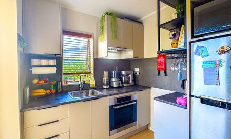 Two-Bed Unit Steps away from the University - Photo 3