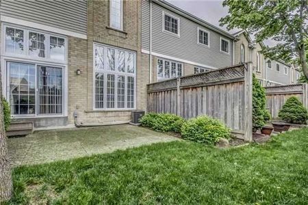 For Lease - 47 Hartnell Square, Brampton, Ontario - Photo 2