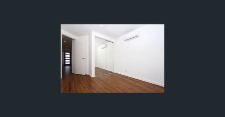 Modern three-bedroom townhouse in a quiet and well connected location - Photo 2