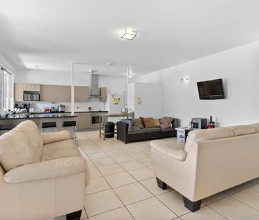 2/52 Bromley Street, Kangaroo Point QLD 4169 - Apartment For Rent |... - Photo 1