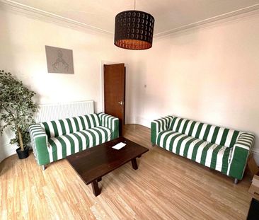 6 Bedroom Student Houses Leeds - Photo 1