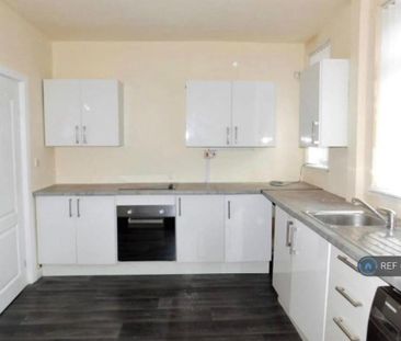 2 bedroom semi-detached house to rent - Photo 2