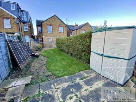 2 bedroom property to rent in Epsom - Photo 3