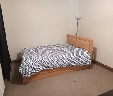 Room in a Shared House, Bedford Place, CR0 - Photo 1