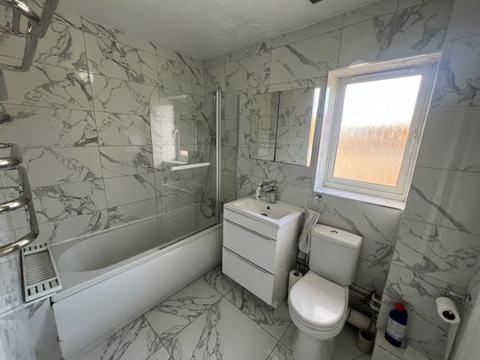 Eleanor Way, Waltham Cross - Photo 1