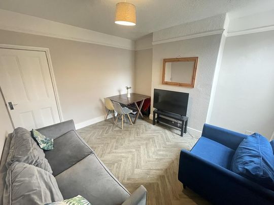 4 bedroom terraced house to rent - Photo 1