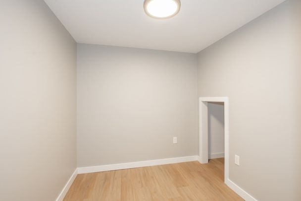 Modern 2 Bedroom + Den Unit in Welland!!! - Photo 1