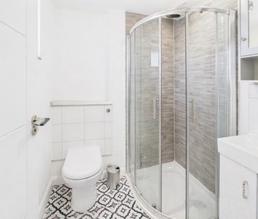 4 bedroom House in Mainprize Road, Bracknell - Photo 2