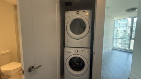 For Lease - 1 Edgewater Drive Unit# 522, Toronto, Ontario - Photo 2