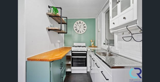 SINGLE STORY 3 BEDROOM - Photo 1