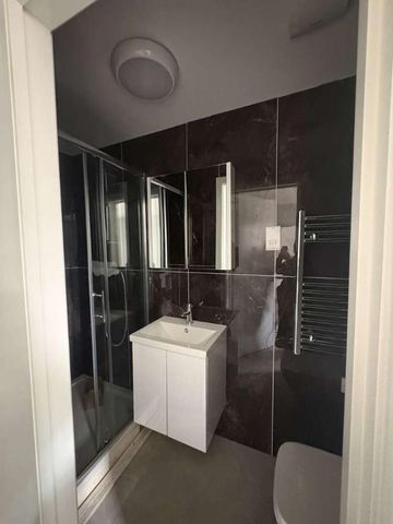 Burnside Road Dagenham, RM8 - Photo 2