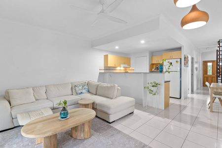 TRENDY TOWNHOUSE IN A1 LOCATION! - Photo 3